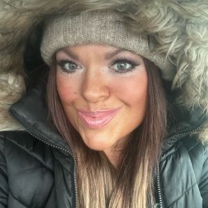 Meet your Posher, Johnea